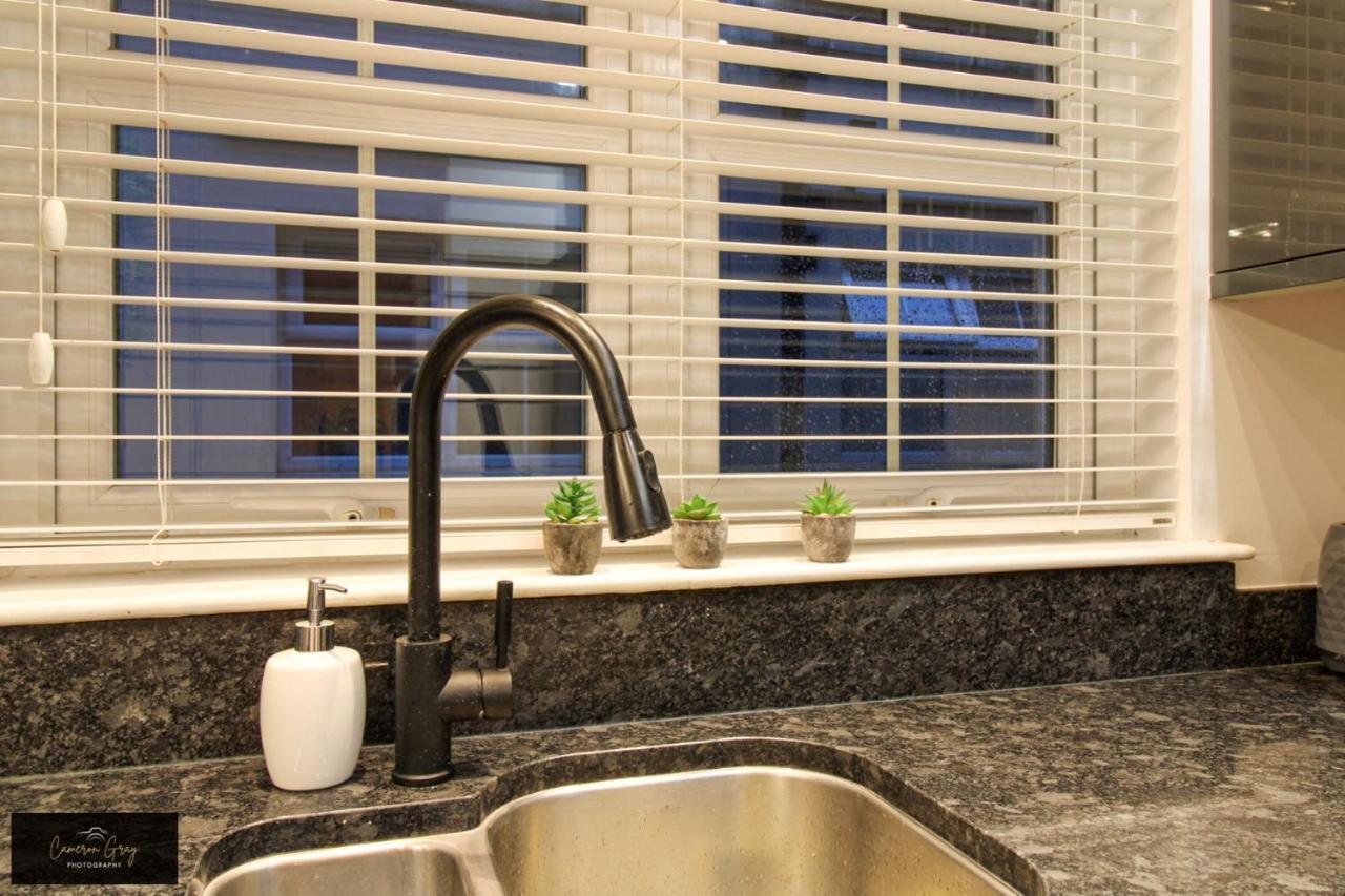 Nice 2 Bed House, Office, Wi-Fi, Free Parking 벨파스트 외부 사진